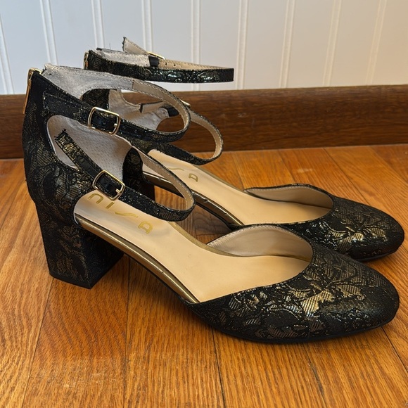 Unisa Women’s Block Heel Metallic Black & Gold Lace 2.5 Inch Heels Size 10 - Picture 3 of 12